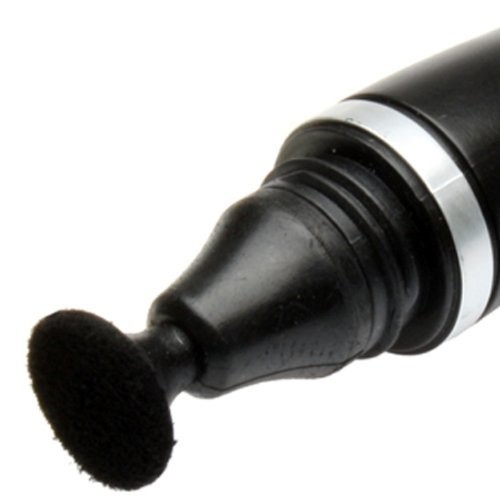 Close-up of the flat LENSPEN FilterKlear cleaning tip