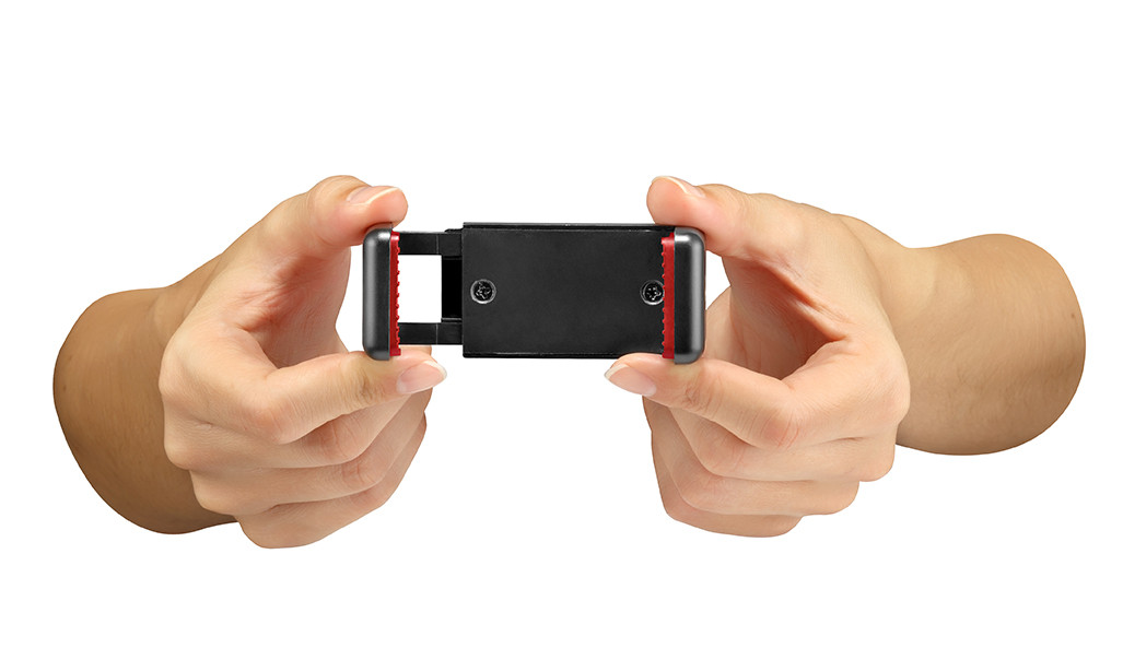 Opening the spring-loaded jaw of the Manfrotto MCLAMP