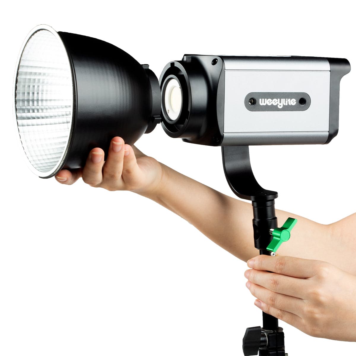 Viltrox Weeylite Ninja 200 with reflector