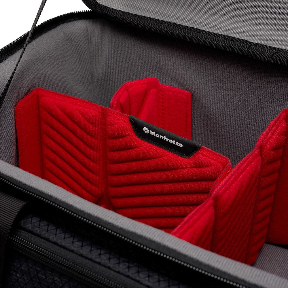 Three adjustable M-Guard dividers inside the bag