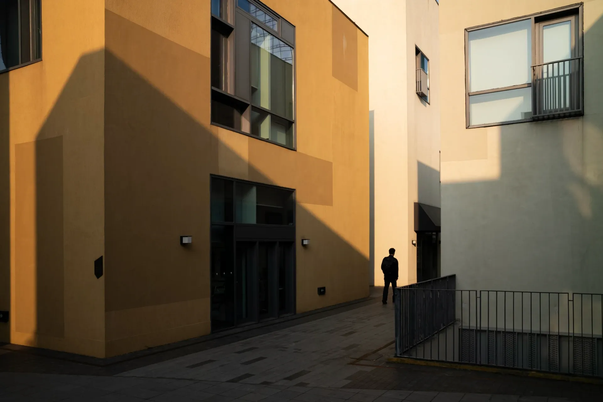 Natural perspective, expressive light