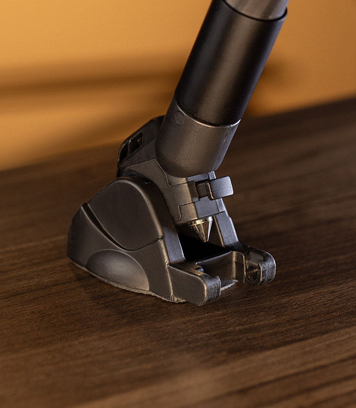 Flat Feet with Built-in Metal Spikes