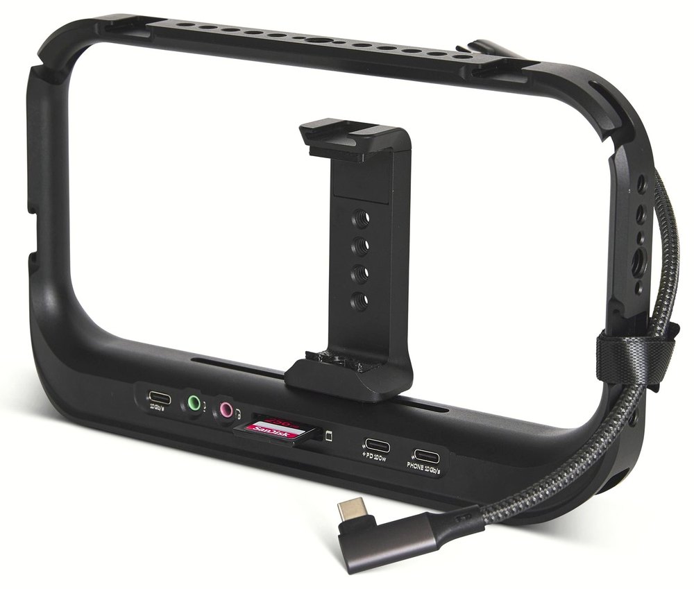 Moment SuperFlex USB-C Cable, Right-Angle to Straight, 9″ – Right-angle end at the phone