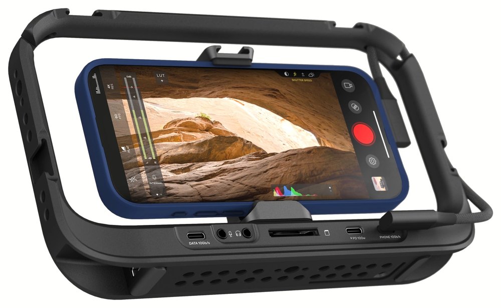 Moment SuperCage Mobile Cage with USB-C Hub – With a phone
