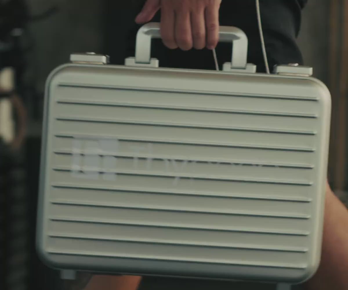 Carrying the Thypoch Simera-C lens case