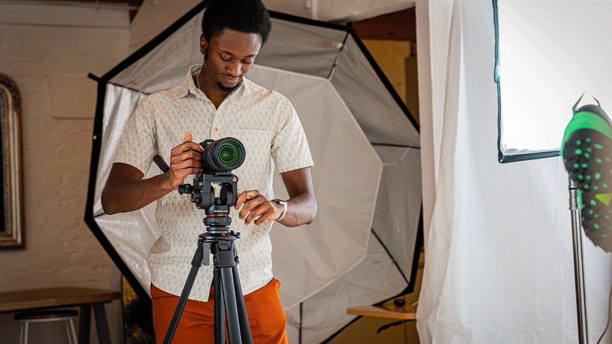 Creator setting up the Manfrotto ONE aluminium tripod with 500X fluid head