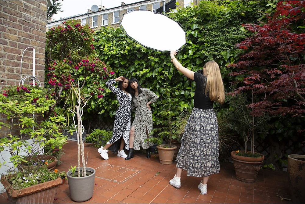 HaloCompact Plus held above a couple during an outdoor portrait shoot