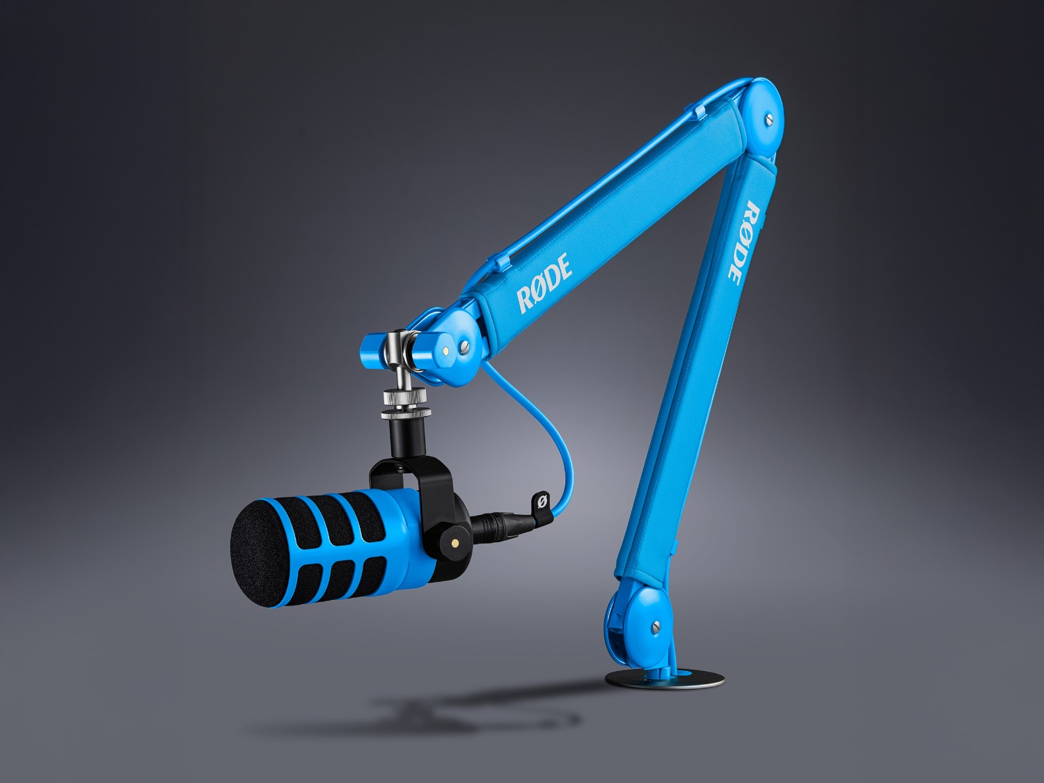 Blue RØDE PSA1+ studio arm with a microphone