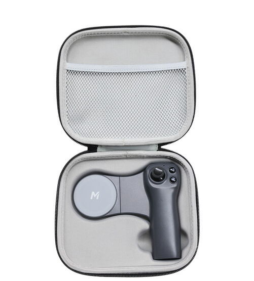 Open MOVMAX case with internal mesh pocket