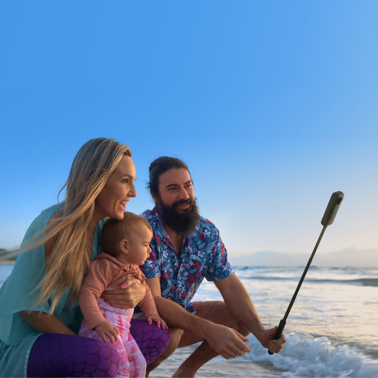 A family taking a group shot with the Insta360 85 cm Invisible Selfie Stick