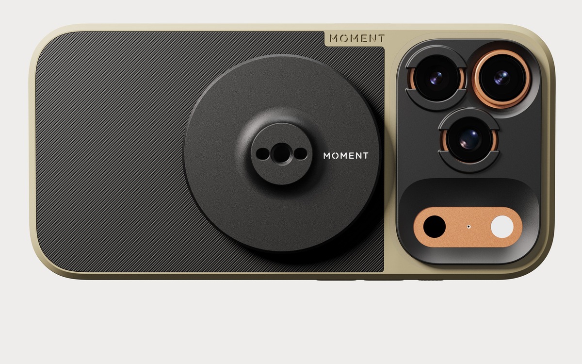 Moment MagForce plate mounted on an iPhone