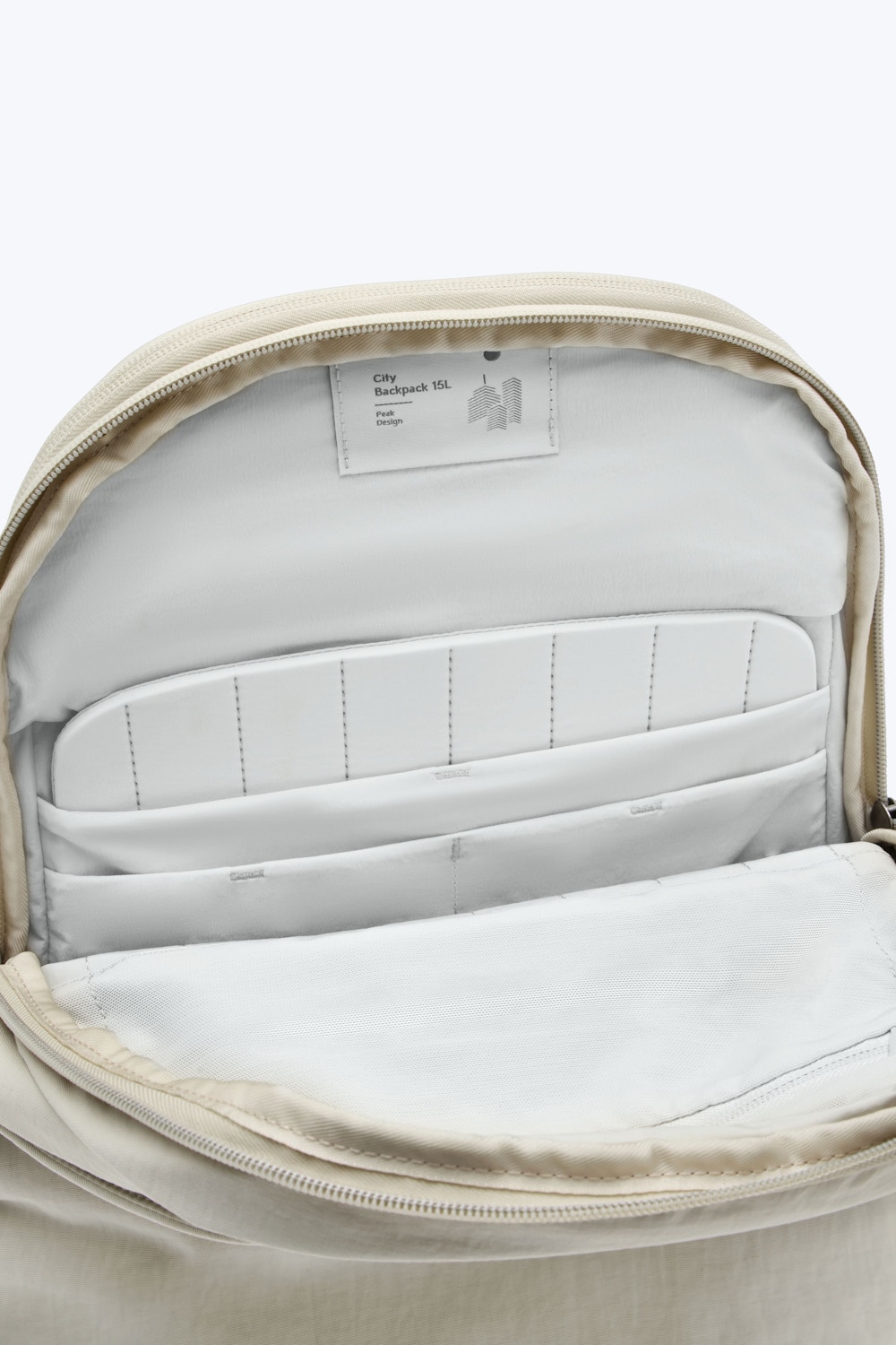 Peak Design City Backpack 15L – kapsa na notebook