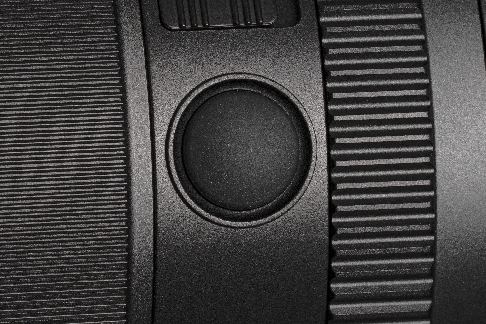 Controls on the Viltrox AF 90mm F2.2 E lens