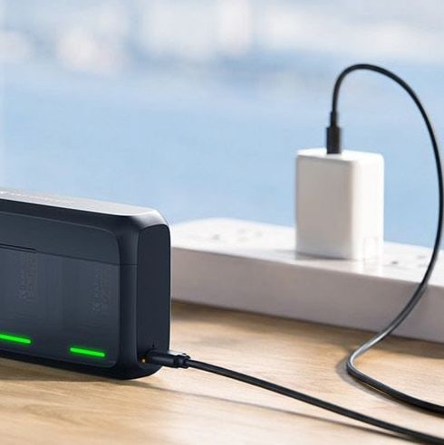 Triple-slot charger