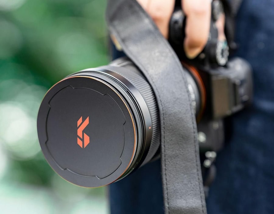 Magnetic lens cap