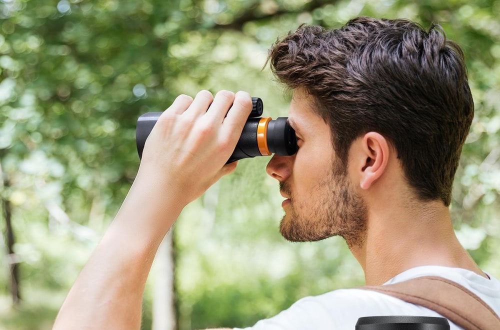 Twist-up eyecup