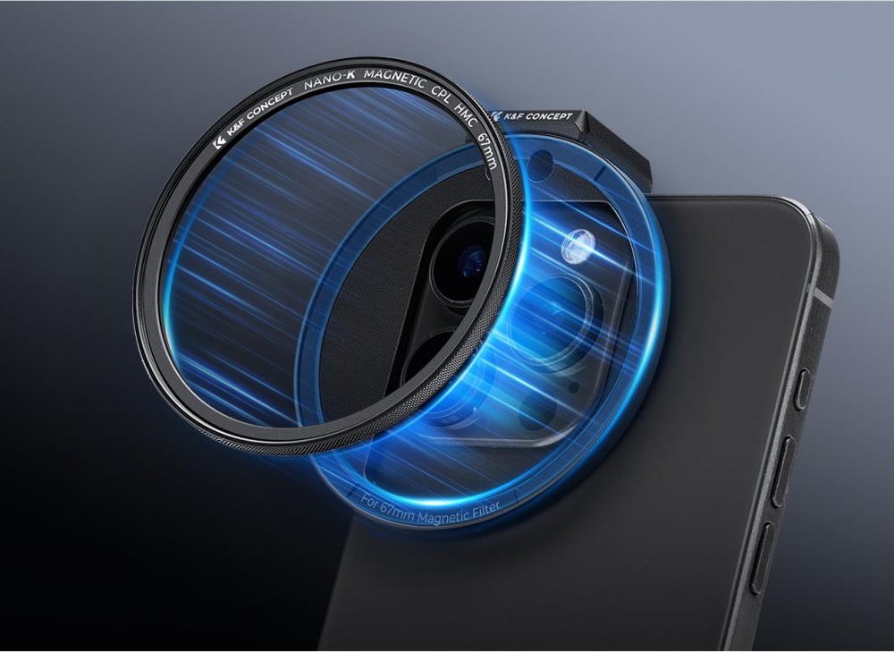 Filter snaps on magnetically