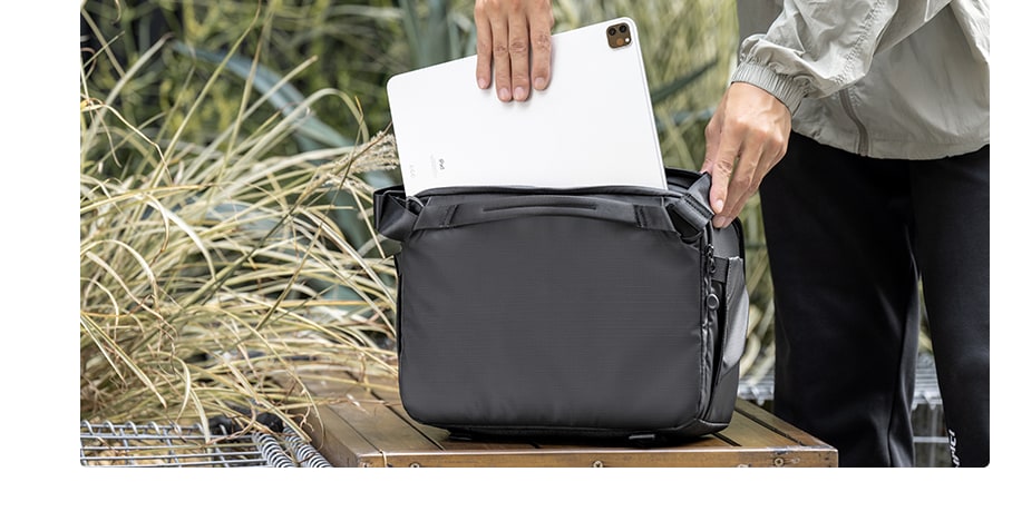 Laptop and tablet compartment
