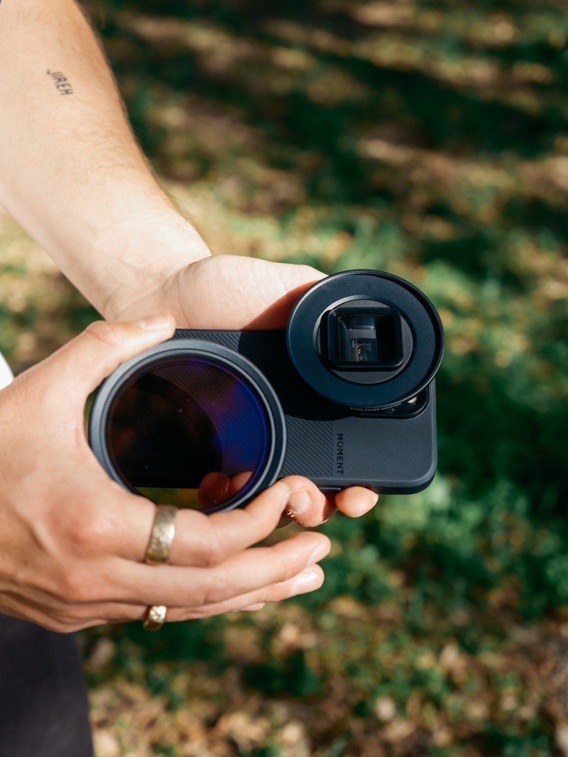 Moment Anamorphic 1.33x Lens Blue Flare (M-Series) – Real glass, not a crop
