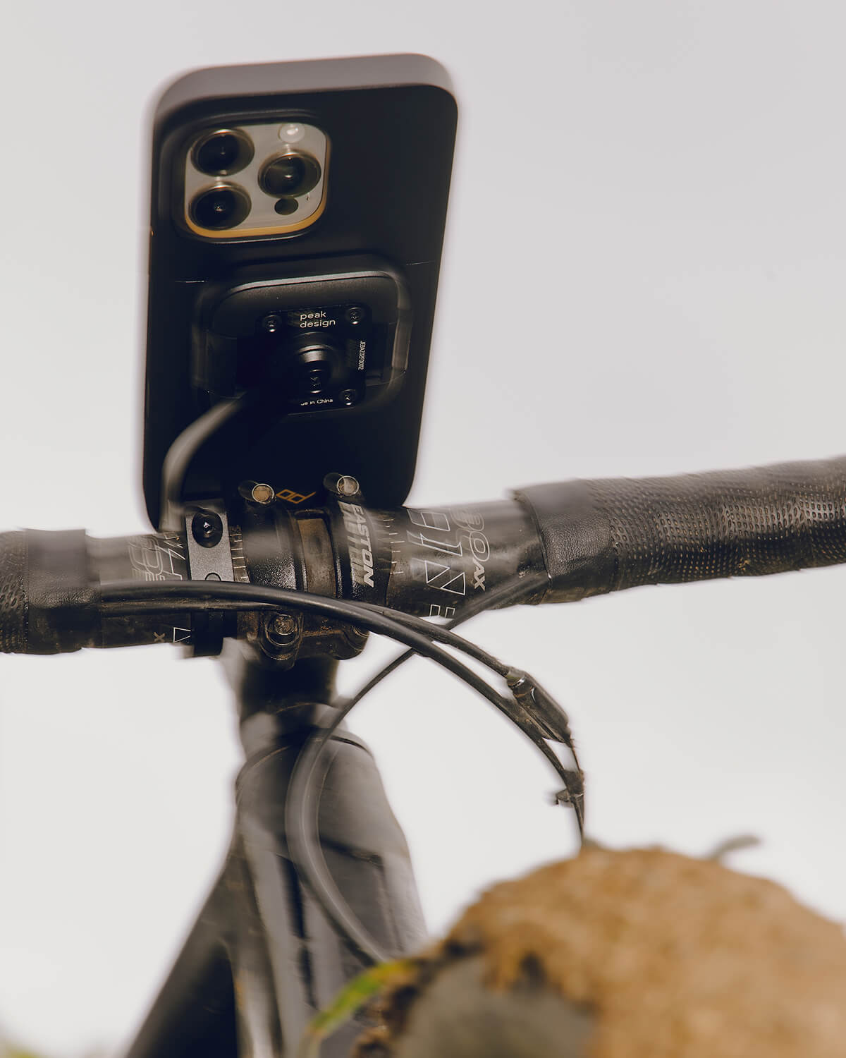 Improved retention on mounts