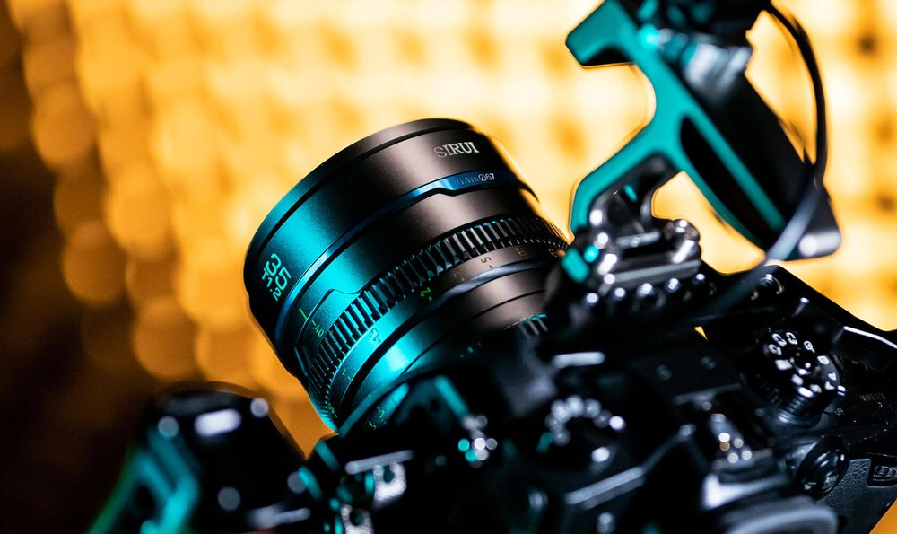 Sirui Nightwalker 35mm T1.2 S35 Manual Focus Cine Lens (MFT, Black) – Handheld or on a gimbal