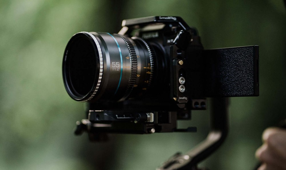 Sirui Nightwalker 55mm T1.2 S35 Manual Focus Cine Lens (L-Mount, Metal Gray) – Handheld or on a gimbal