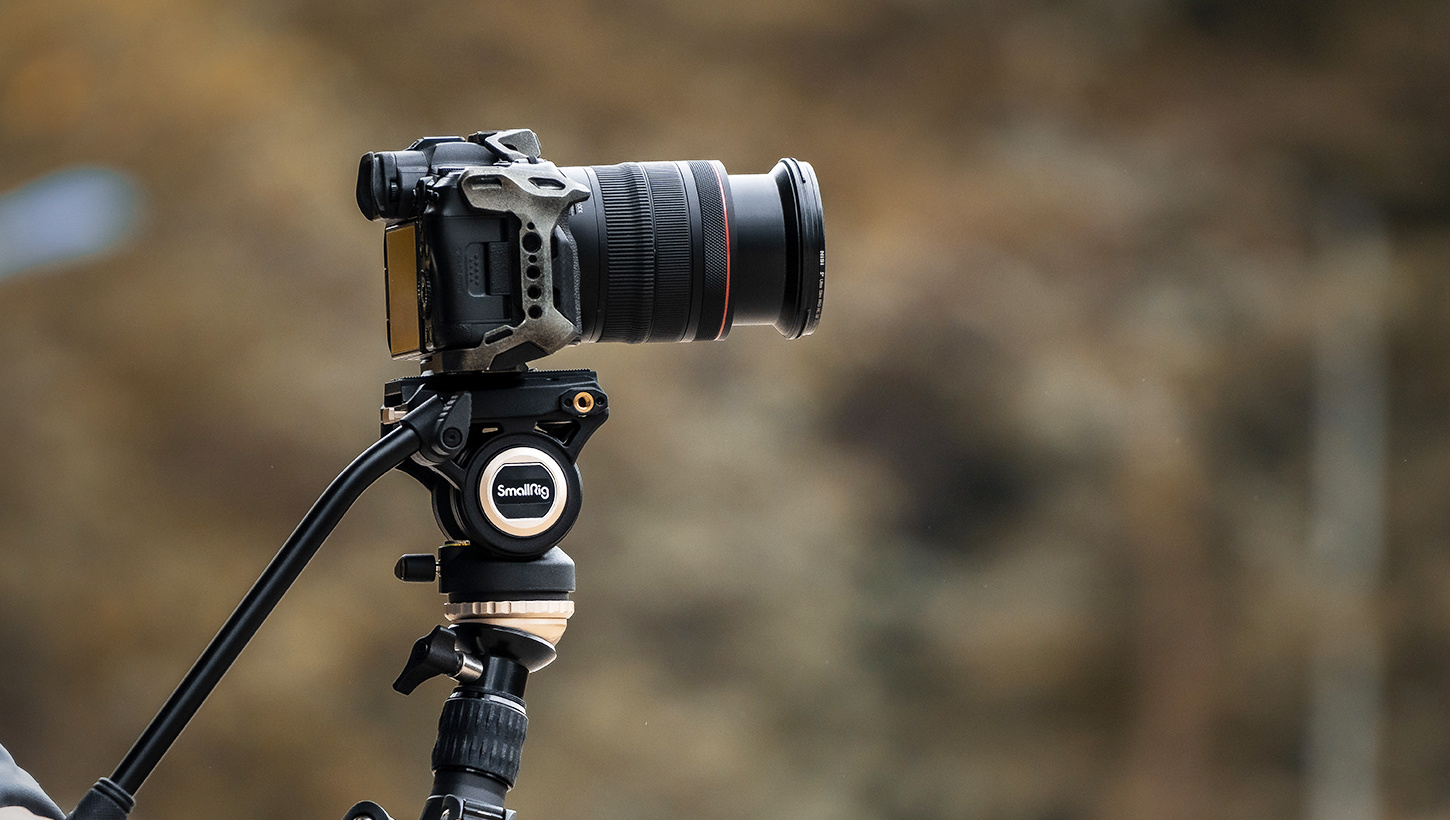 Video head payload up to 6 kg / 13.2 lb. Tripod legs payload up to 15 kg / 33 lb.