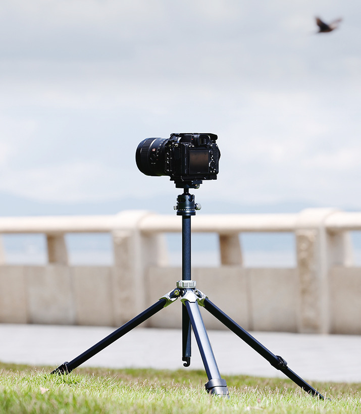 Category/Tripods/Photo Tripods Travel Tripod AP-02 | Compact, 8kg Load | SmallRig-SKU:4222B/Material(s):Aluminum Alloy/Tripod Load Capacity:15kg/Head Load Capacity:8kg/Working Height:75.0 - 159.0cm/Net 