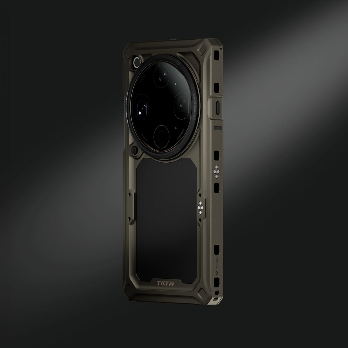 Nothing in the way: buttons and ports stay clear