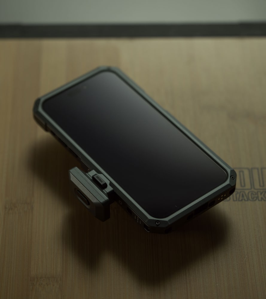 Quick release onto the case, a cable into the phone