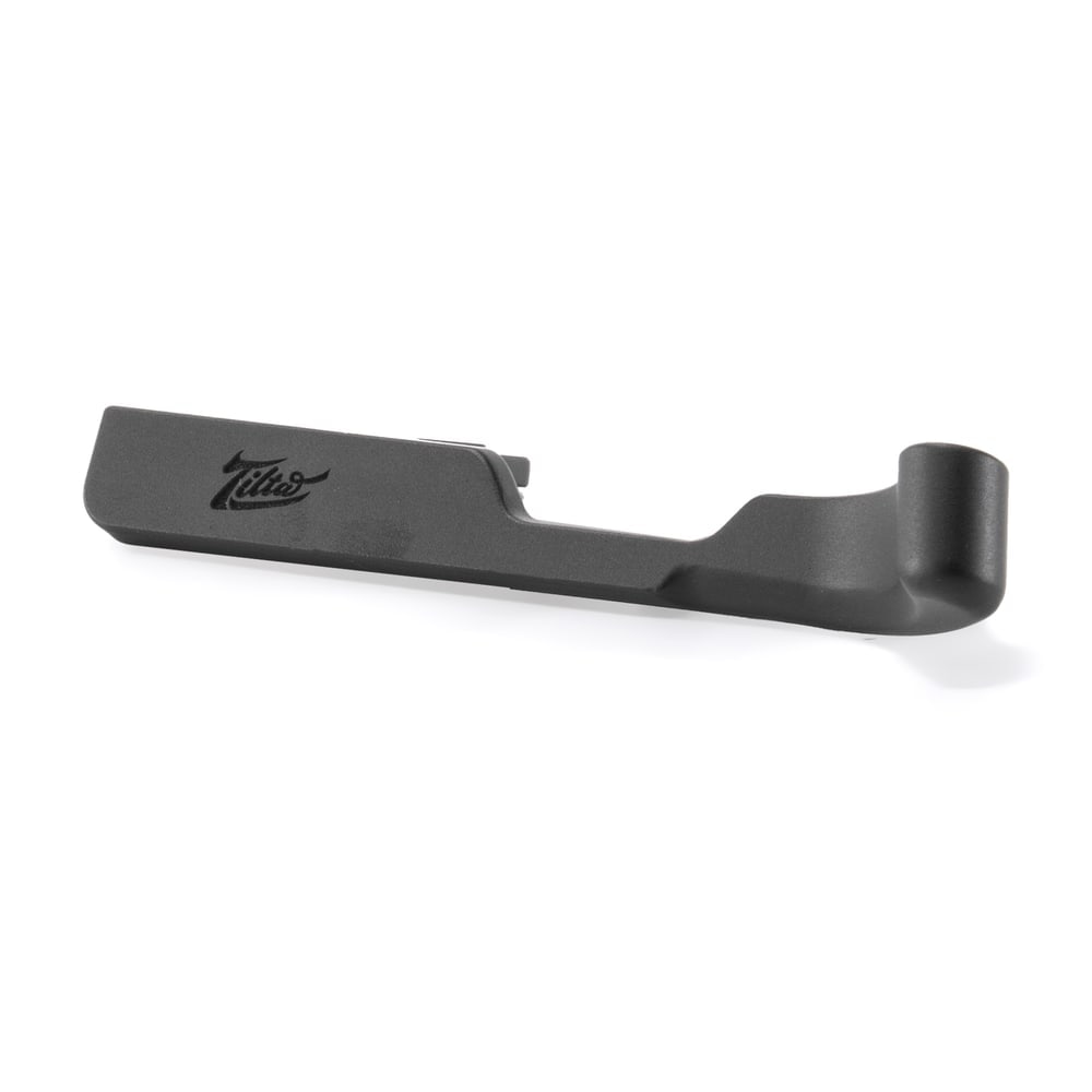 Thumb bracket in the hot shoe