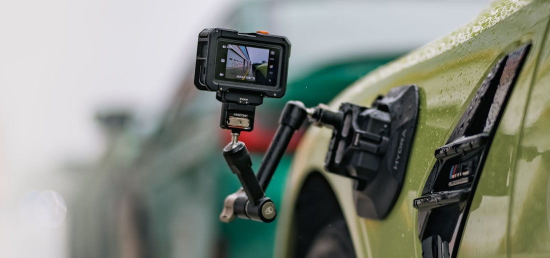 From tripod to car in a second