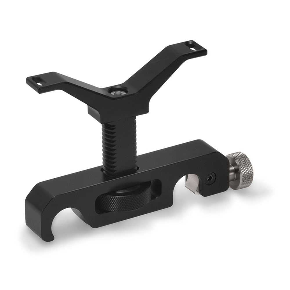 The lens rests on the rods, not on the mount