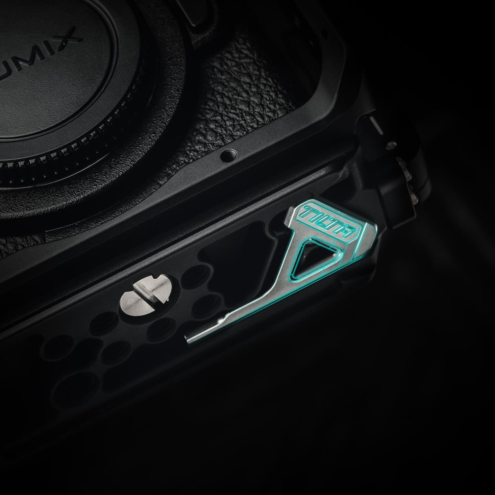 Security clamps that stop rotation