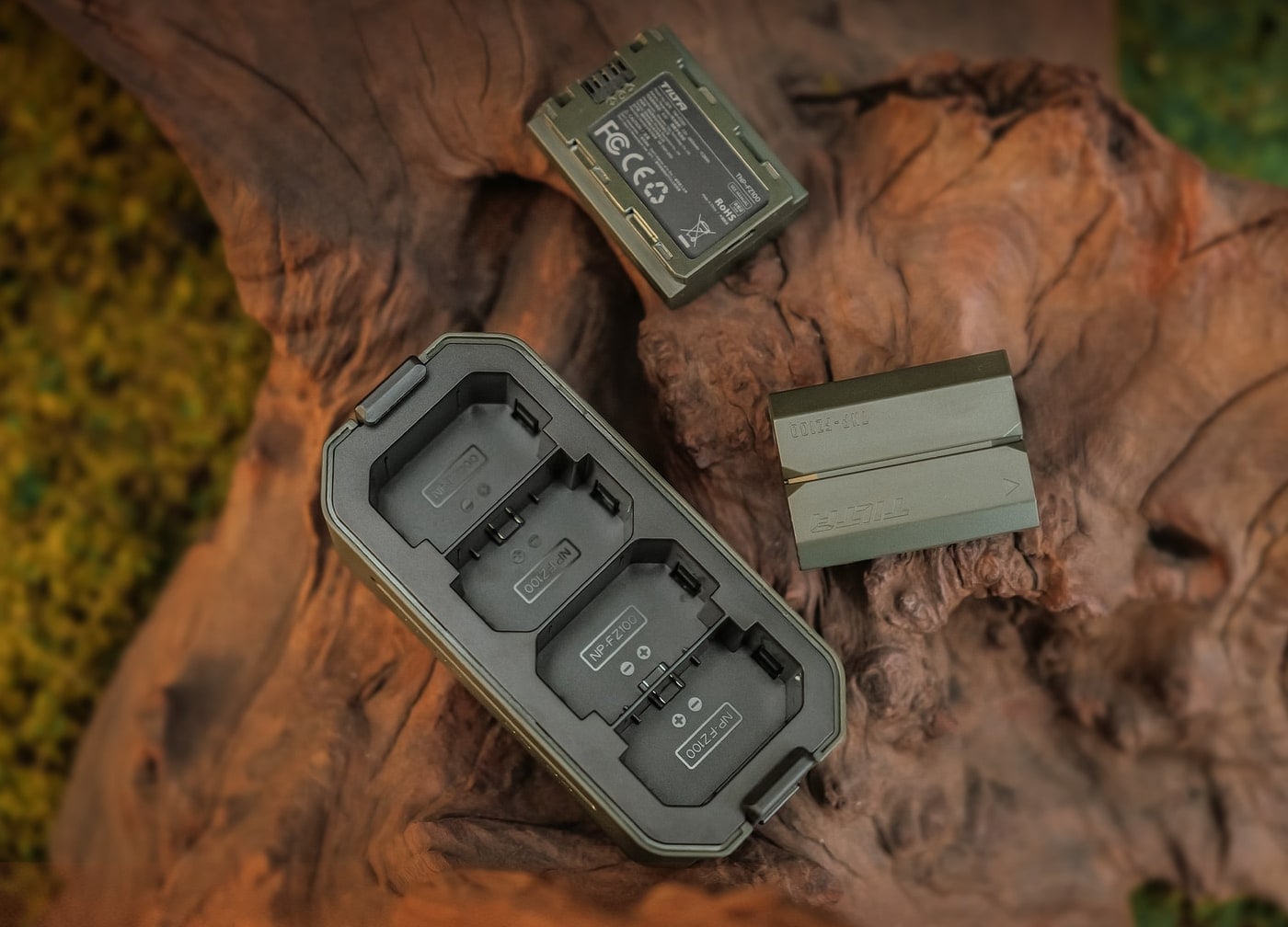 Four bays under one lid