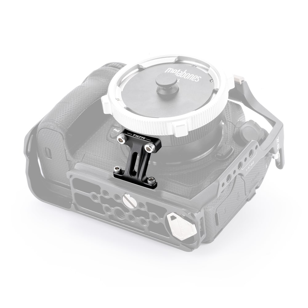 Two points of contact: cage and adapter