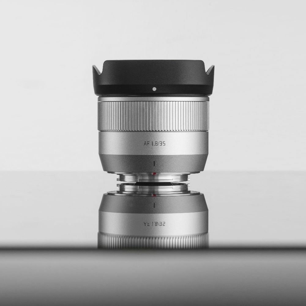 TTArtisan APS-C AF 35mm F1.8 II – Lens hood included