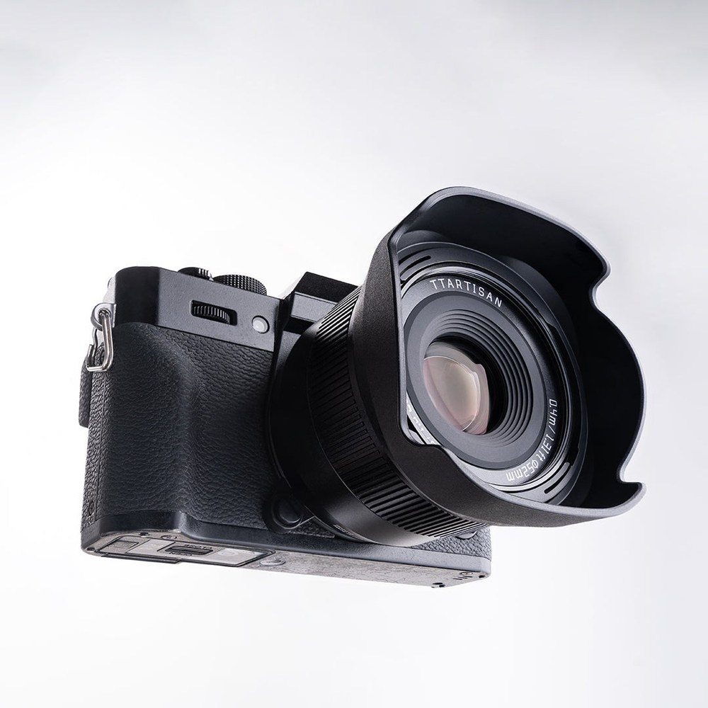 TTArtisan APS-C AF 35mm F1.8 II – Lens hood included