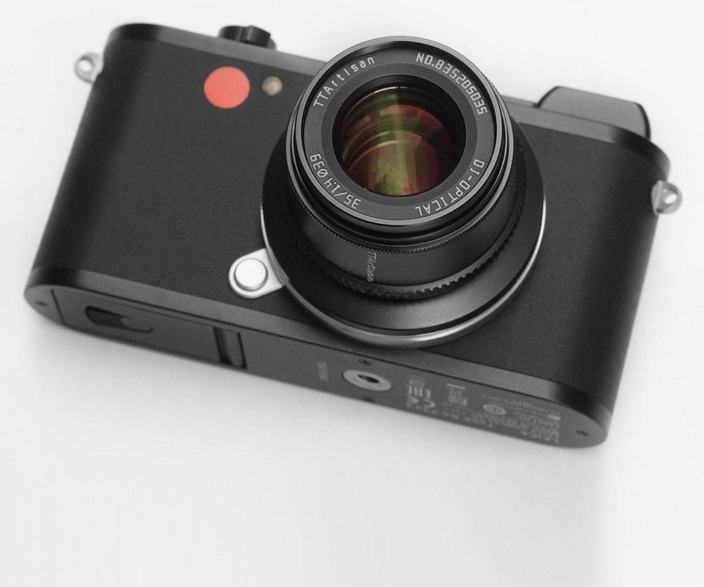 TTArtisan APS-C 35mm F1.4 – Approx. 180 g in an all-metal body