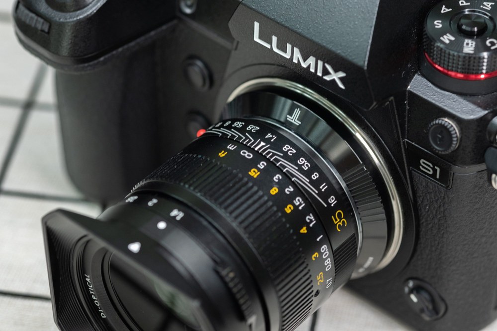 TTArtisan C02B Leica M – L-Mount – Mounting a Leica M lens