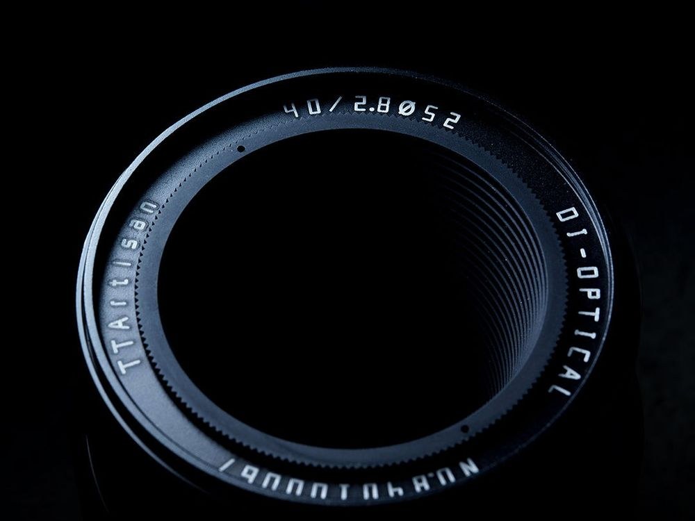 TTArtisan APS-C Macro 40mm F2.8 – Optics with 8 elements in 7 groups