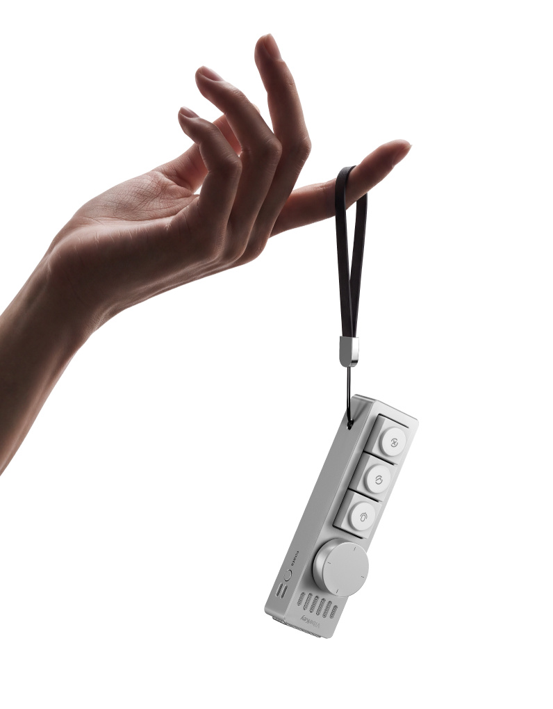Ulanzi AU05 Vibe Key – Light aluminium with a lanyard