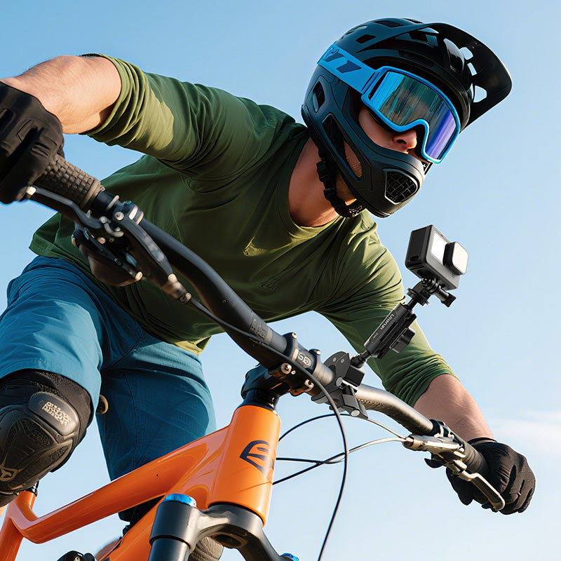 Ulanzi R105 Y Super Clamp – Camera right on the handlebars