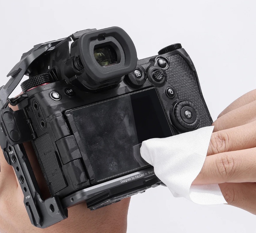 Ulanzi CO28 Camera Cleaning Kit – Wipes and cotton swabs