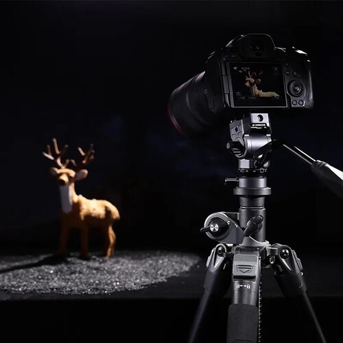 Ulanzi F38 Fluid Video Head – On a tripod
