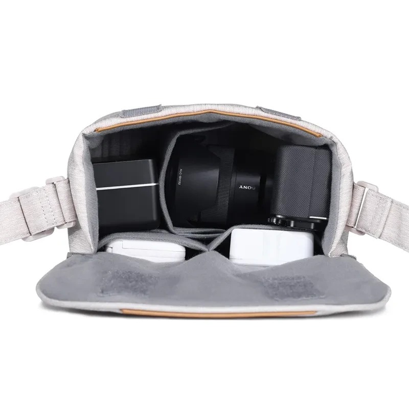 Ulanzi B011 taška přes rameno – Room for a mirrorless camera and accessories