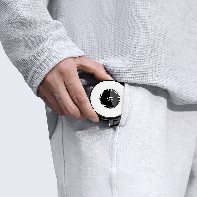 Ulanzi LM19 MagSafe světlo černé – Fits every pocket