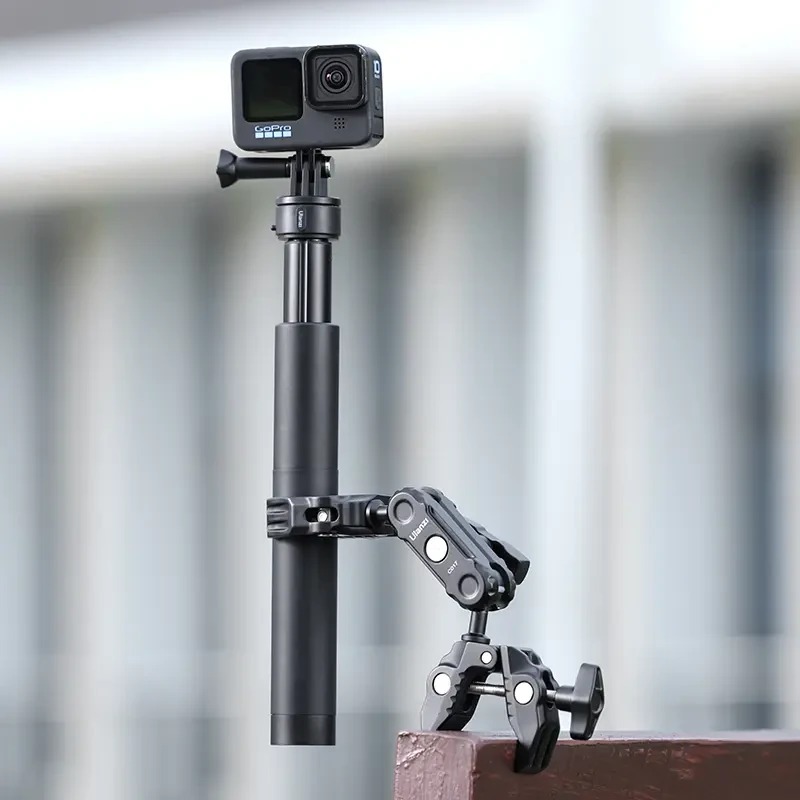Ulanzi CO17 Super Clamp s dvojitou kulovou hlavou – Telescopic pole with a camera