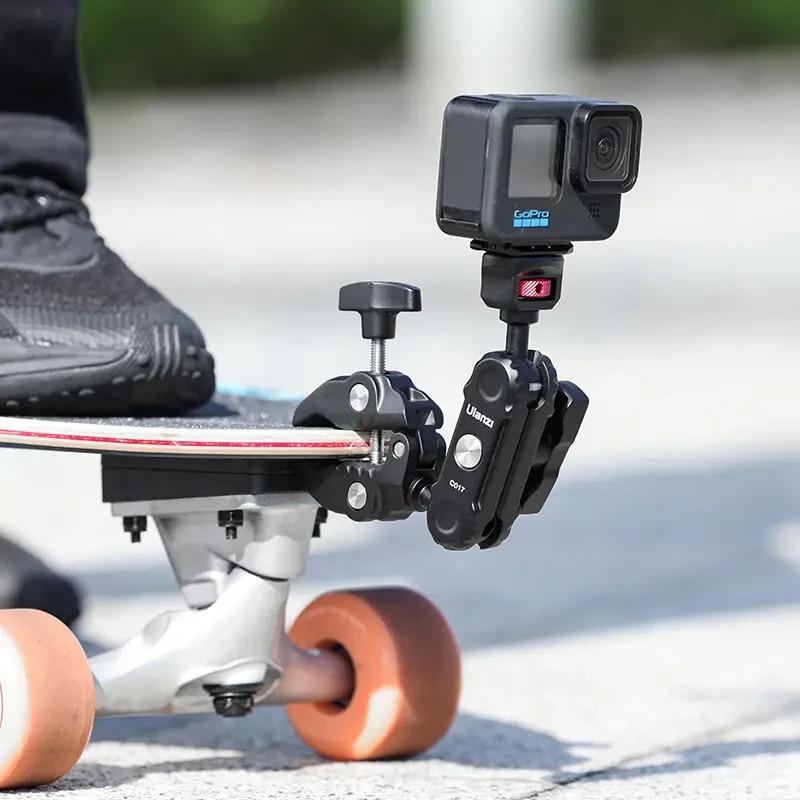Ulanzi CO17 Super Clamp s dvojitou kulovou hlavou – Action camera on a skateboard