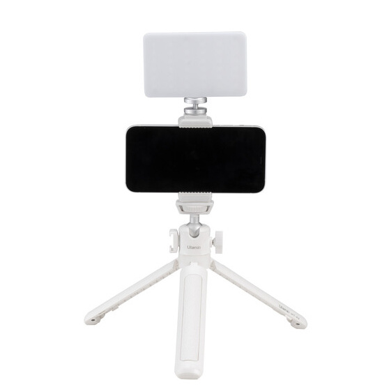 Ulanzi VL120 RGB LED světlo (bílé) – Thread and cold shoe adapter